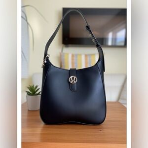 🆕 LULULEMON Leather Alternative Shoulder Bag 8L- BNWT